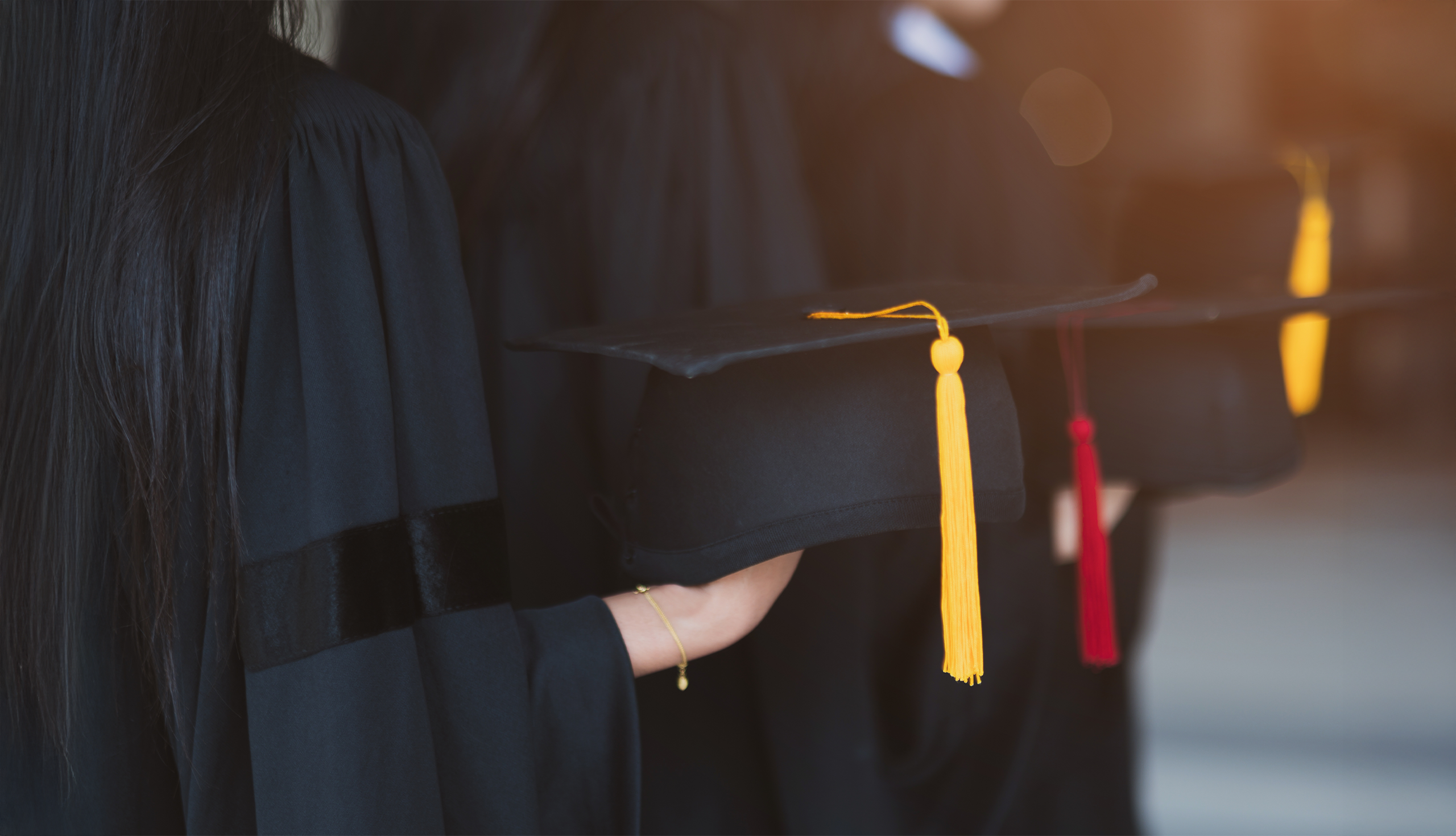 Koniec pisania prac magisterskich i licencjackich? Na uczelniach trwają dyskusje, co w zamian