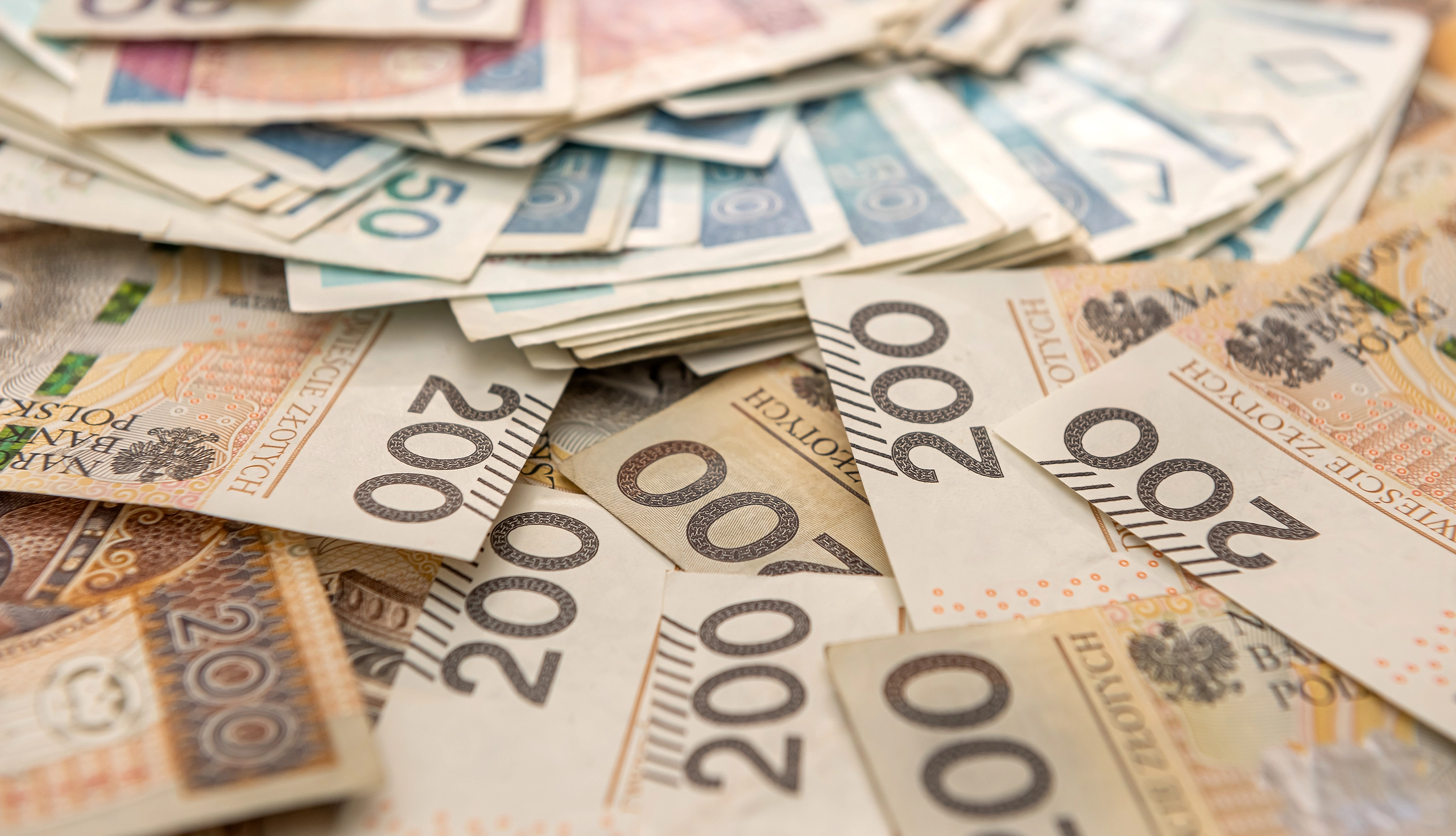 Co łaska. O metodach i zabiegach językowych mediów, które proszą o pieniądze