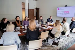 Przedstawiciele kierunku turystyka i rekreacja na śniadaniu u Rektor AHE w Łodzi