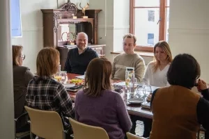 Przedstawiciele kierunku turystyka i rekreacja na śniadaniu u Rektor AHE w Łodzi